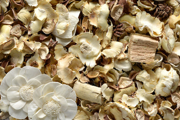 Natural dried floral potpourri