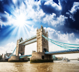 Fototapeta na wymiar Piękny widok wspaniałego Tower Bridge, ikonę Londynie.