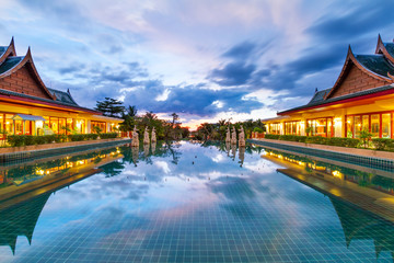 Obraz premium Oriental style architecture in Thailand at sunrise