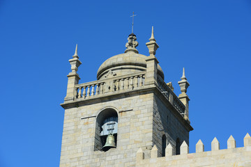 Fototapeta na wymiar Katedra w Porto (Se), wieża, Porto, Portugalia