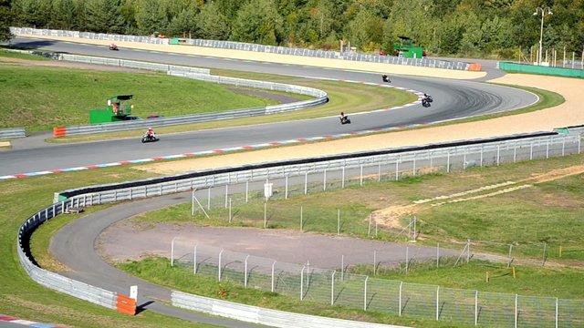 chicanes on racetrack