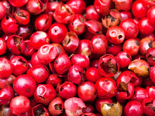 many red pepper peppercorns