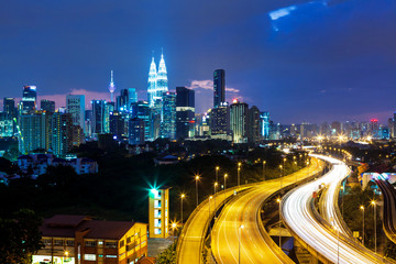 Naklejka premium Kuala Lumpur skyline at night