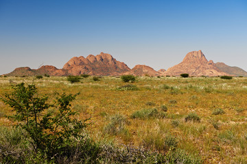 Fototapeta na wymiar Spitzkoppe, Landschaft mit Inselberg, Namibia