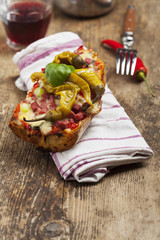 Gegrilltes Baguette mit Käse