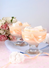 Obraz na płótnie Canvas Tasty yogurt with marshmallows, close up