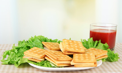 Sandwich crackers with cheese and tomato juice