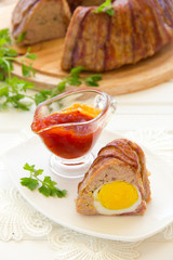 Meat roll with an Easter egg.