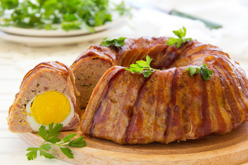 Meat roll with an Easter egg.