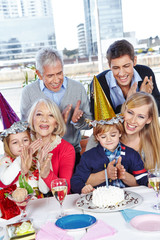 Eltern gratulieren zum Geburtstag