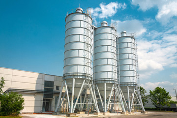 Large silos outdoors © annavaczi