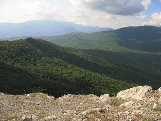 Тень и солнце на склонах гор