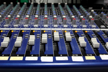 Fototapeta premium Chanel Slider Electronic Mixer