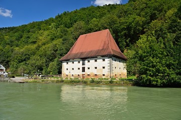 Getreidespeicher (Freyer-Körnerkasten) in Obermühl | Donau