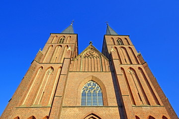 Kath. Pfarrkirche St. Mariä Himmelfahrt in KLEVE (Niederrhein)