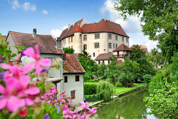 Fototapeta na wymiar Lorraine i Saara Fenetrange Zamek - Schloss Finstingen