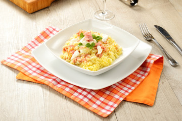Risotto con uova mozzarella e prosciutto