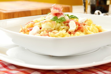 Risotto con uova mozzarella e prosciutto