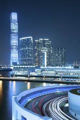 Fototapeta premium Traffic in Hong Kong at dusk
