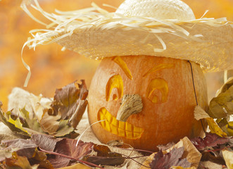 smiling pumpkin in hat
