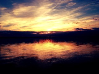 Fototapeta na wymiar tramonto sul lago
