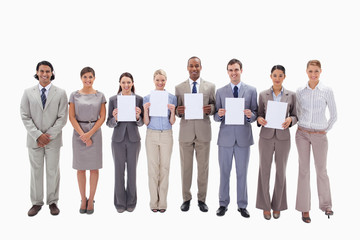 Obraz premium Happy business people holding five supports for letters