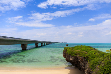 Obraz premium 池間大橋と海