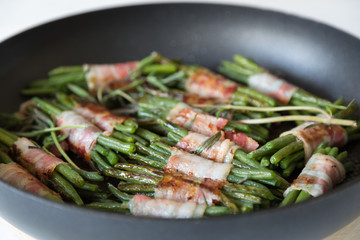 Bohnen im Speckmantel