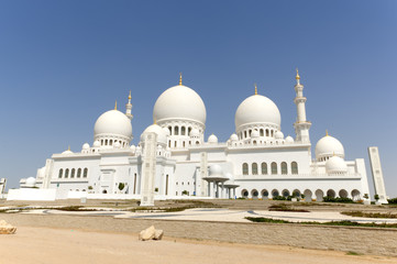 Fototapeta na wymiar Sheikh Zayed Meczet w Bliski Wschód Zjednoczone Emiraty Arabskie