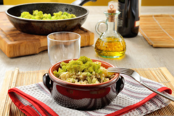 Minestra di broccoli e farro