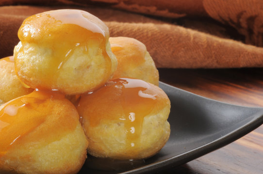 Mini Cream PUffs With Caramel