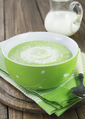 Broccoli soup with cream