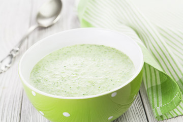 Broccoli soup with cream