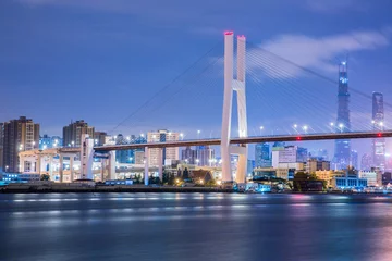 Foto op Plexiglas Nanpubrug Stedelijk landschap van Shanghai, Nanpu-brug die de rivier oversteekt