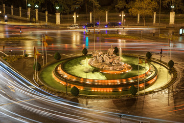 Naklejka premium Bird view of Cibeles fountain rounded of traffic lights, Madrid