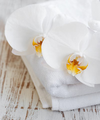 Obraz na płótnie Canvas Orchids and spa towel