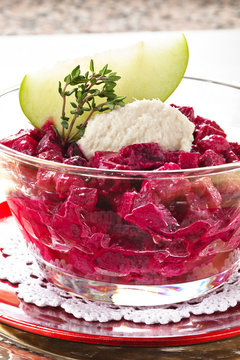 Rote-Bete-Salat mit Apfel und Sahne-Meerrettich