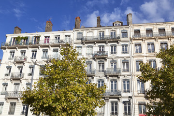 Fototapeta na wymiar Fassade traditioneller Wohngebäude in Lyon,Frankreich