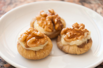Obraz na płótnie Canvas Dessert - figs with walnuts and cream