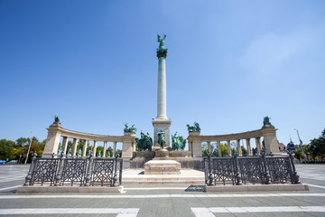 Fototapeta na wymiar Millenium pomnik w Budapeszcie