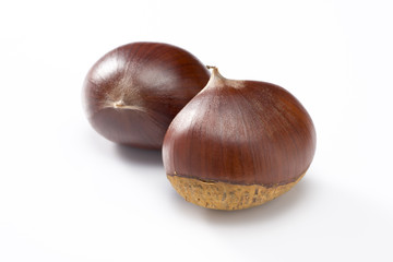 白背景に栗のアップ