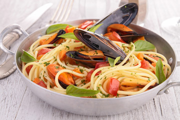 spaghetti with shrimp and mussel