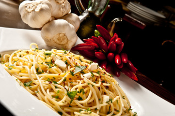 pasta, spaghetti aglio, olio e peperoncino
