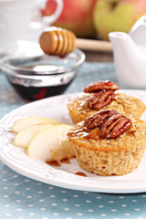 Baked oatmeal with pecans and apples