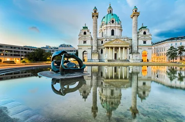 Foto auf Acrylglas Wien Karlskirche in Wien, Österreich bei Sonnenaufgang