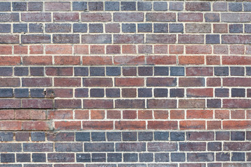 Muri di mattoni rossi di tonalità diverse