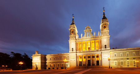 Fototapeta na wymiar Almudena cathedral at Madrid in twilight time
