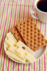 Light snack: crispbread and Emmental cheese