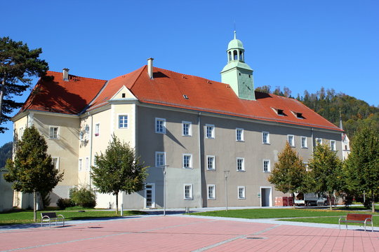 Vorderansicht des Schloss Maria Lankowitz in der Steiermark