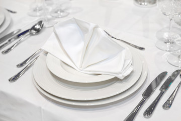 Elegant wedding dinner in white